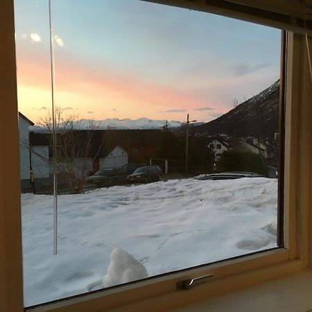 Sentralt Plassert Leilighet Ved Sherpatrappen Tromso Luaran gambar