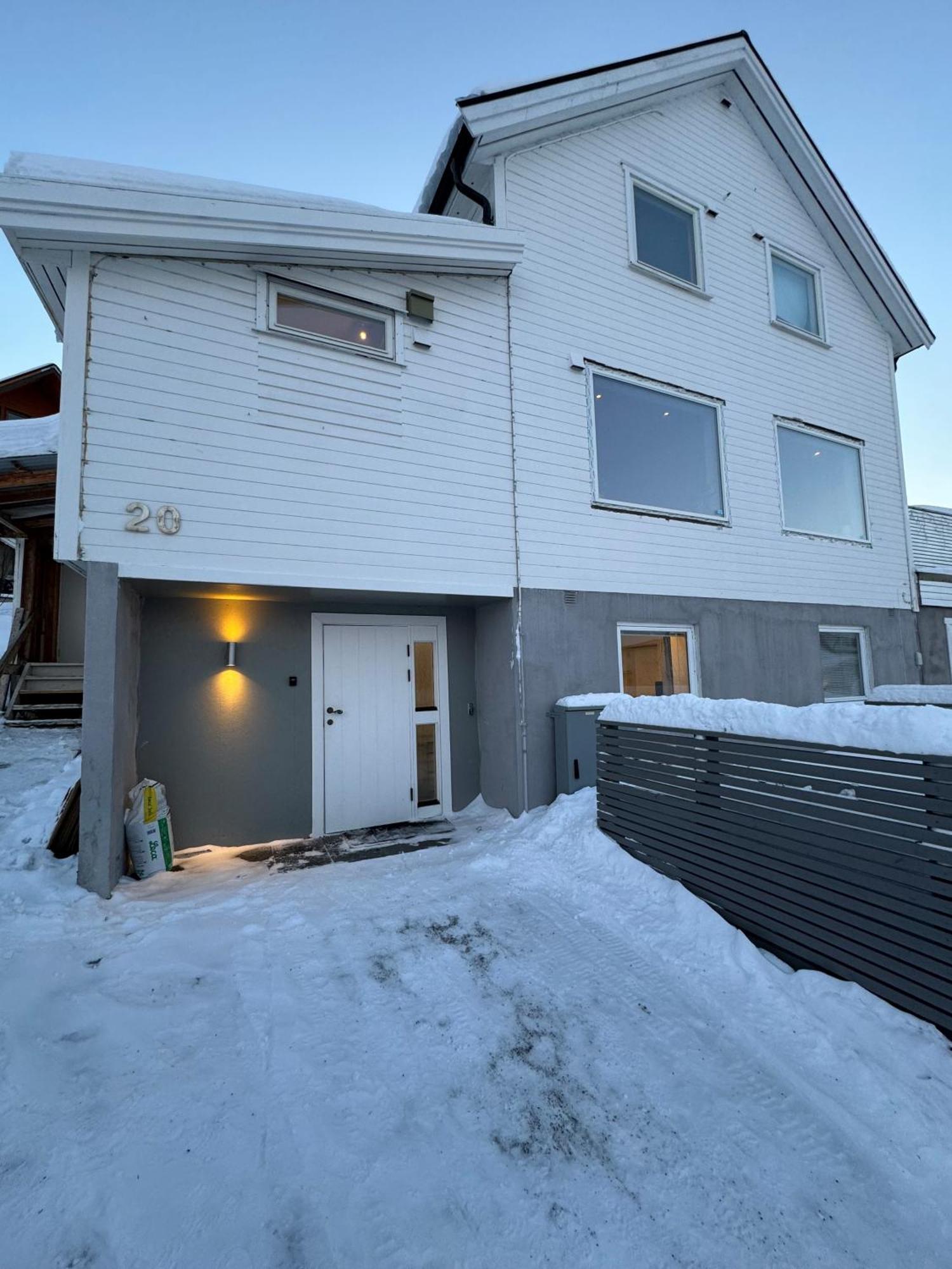 Sentralt Plassert Leilighet Ved Sherpatrappen Tromso Luaran gambar