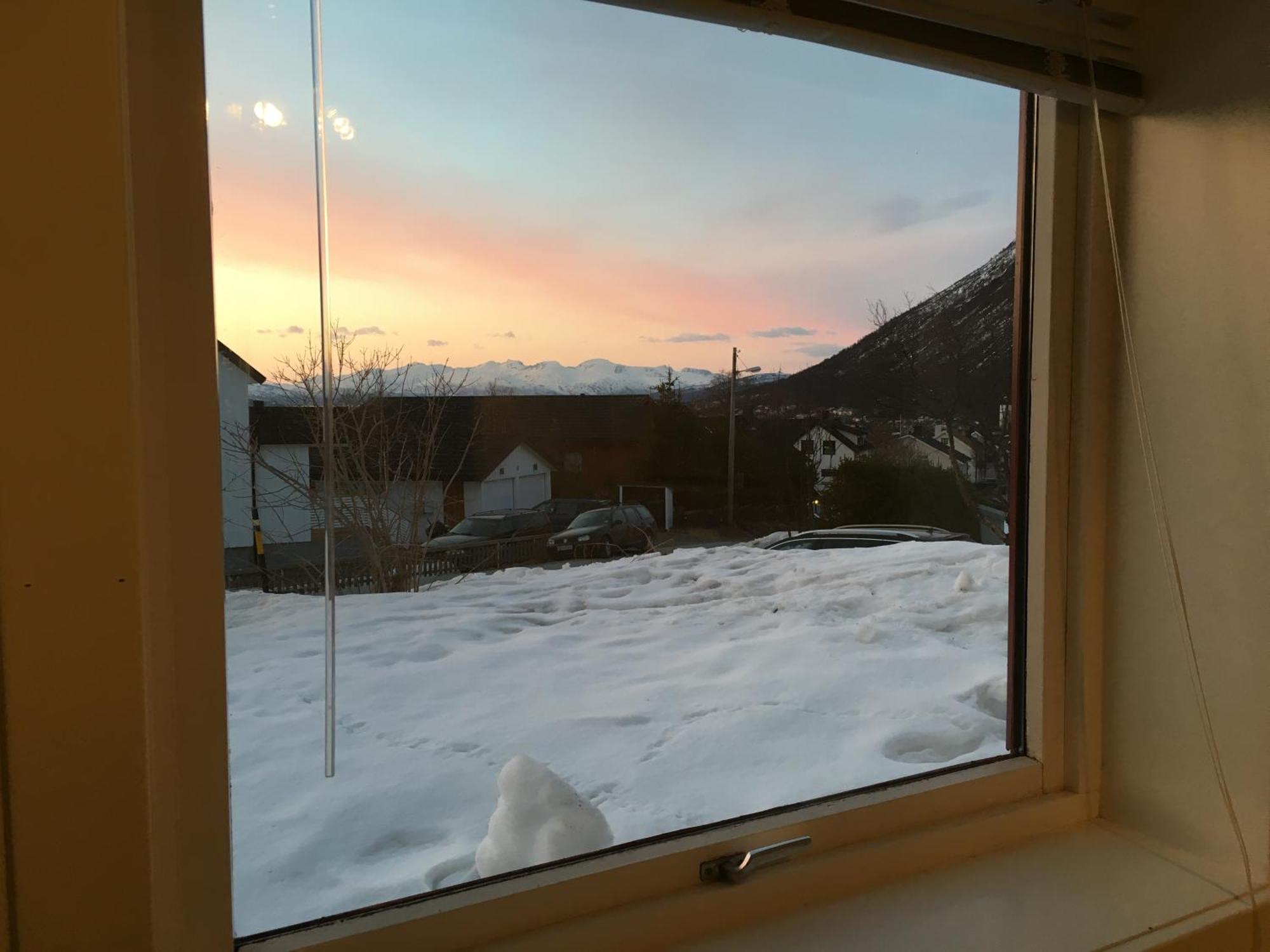 Sentralt Plassert Leilighet Ved Sherpatrappen Tromso Luaran gambar